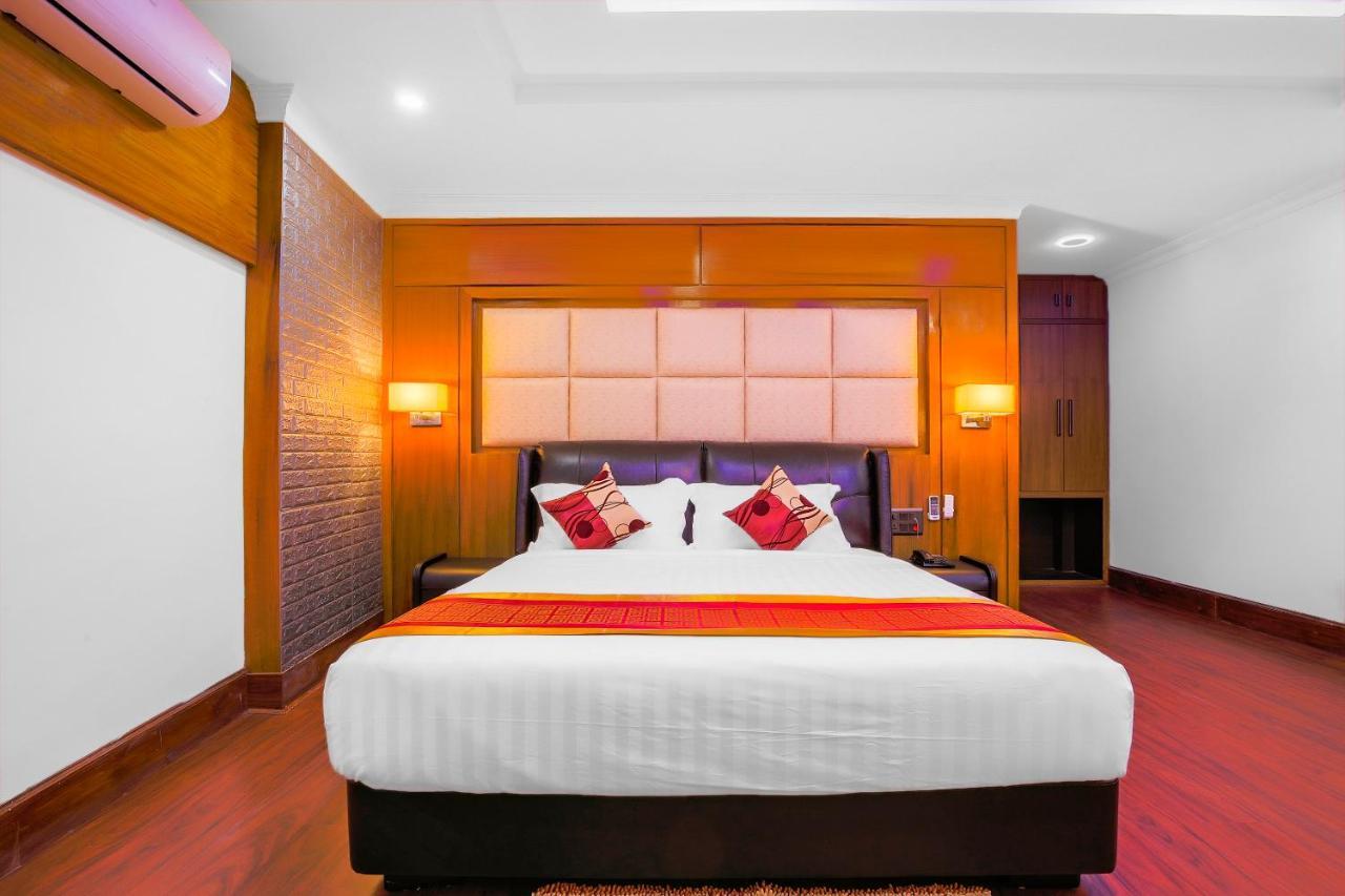 Hotel Intourist Palace Itahari Ngoại thất bức ảnh