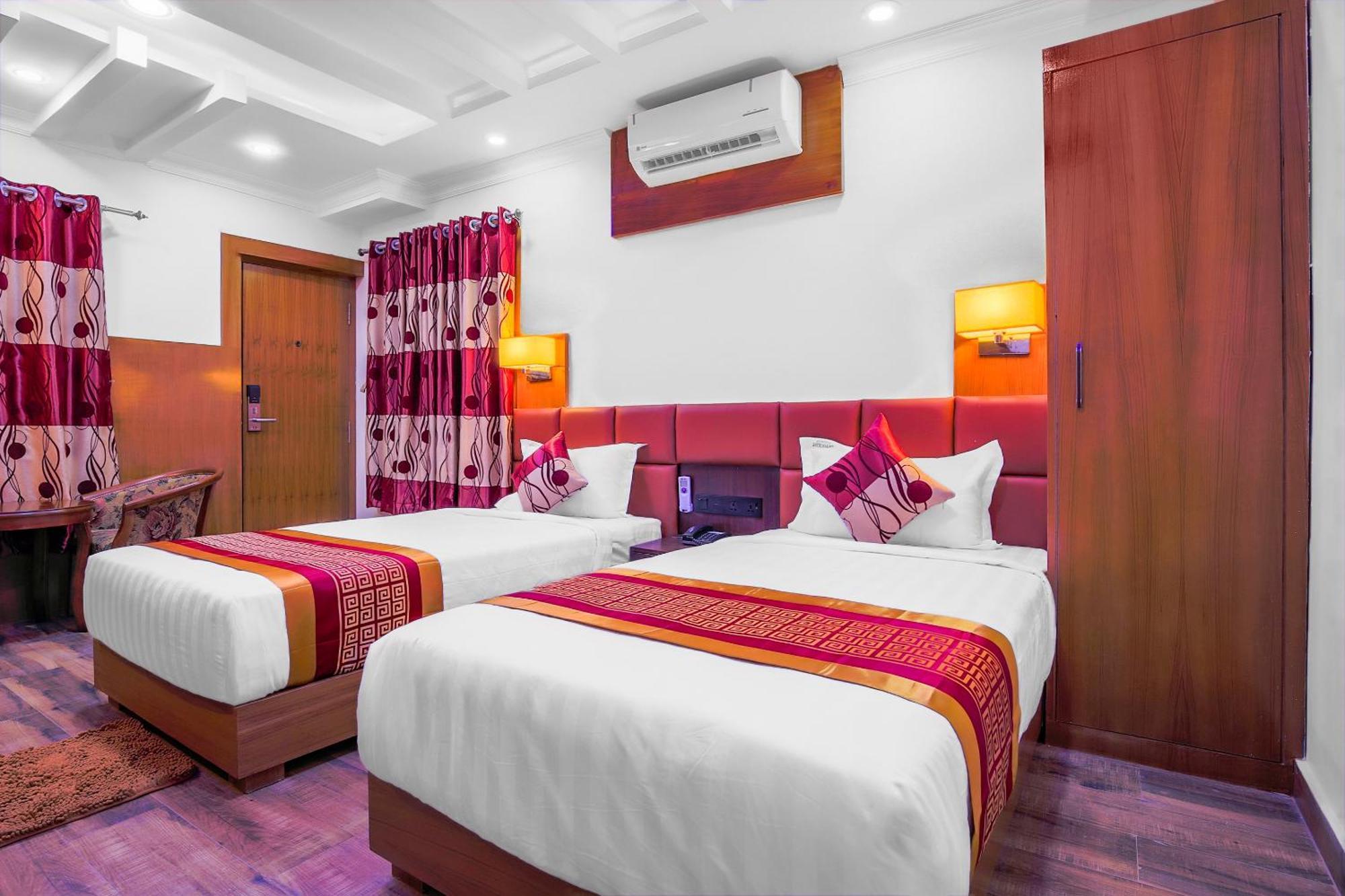 Hotel Intourist Palace Itahari Ngoại thất bức ảnh